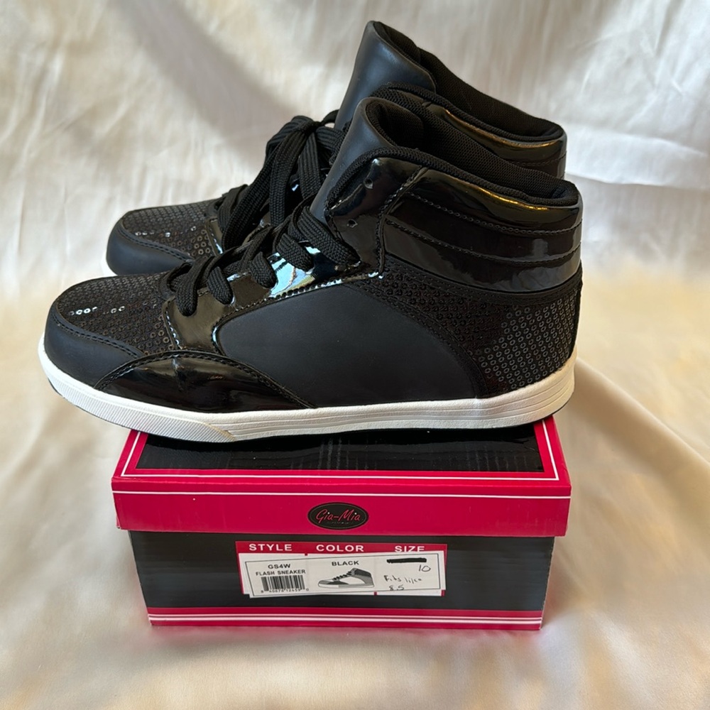 Gia-Mia - GS4W - Flash Sneakers - size 10 (fits like 8.5) Black